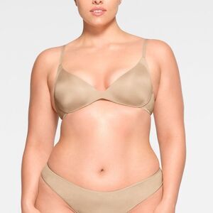 Skims wireless Form‎ Super push up bra size 38C color Sand NWT in packaging